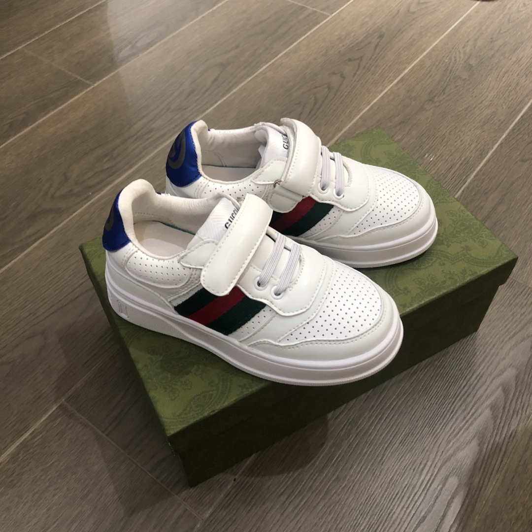 Children's shoes child